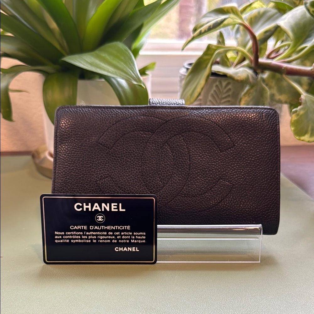 Chanel Black Card Holder Luxurious Accessory - Picture 1 of 10